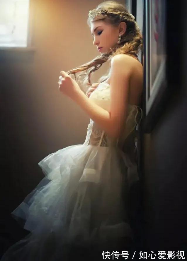 画作@我喜欢欣赏散发母性光辉的西方女性油画,体验令人怀旧的艺术氛围