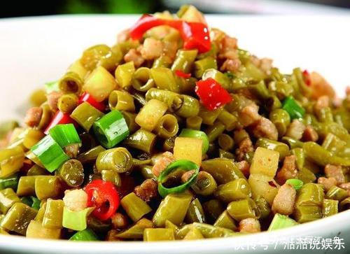 在家|想吃酸豆角不用买,80岁的奶奶教你在家做,简单一做,酸脆又开胃