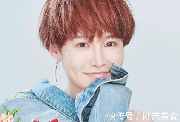 两人同是《好声音》季军，一个新歌拿奖拿到手软，一个却无歌可唱