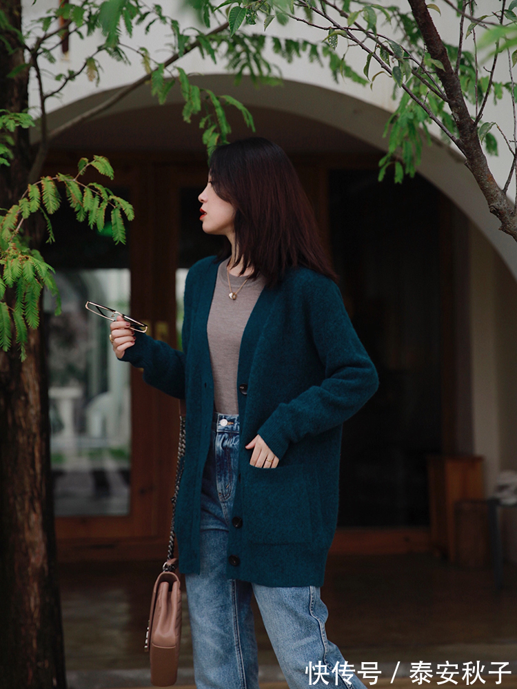 实操 真正会穿衣的女人,不会拒绝“奶奶衫”!温柔大方,沉稳又高级!