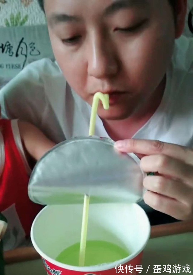 斗智斗勇|“最调皮爸爸”火了,儿子厌食不吃奶,用偷梁换柱的办法套路儿子