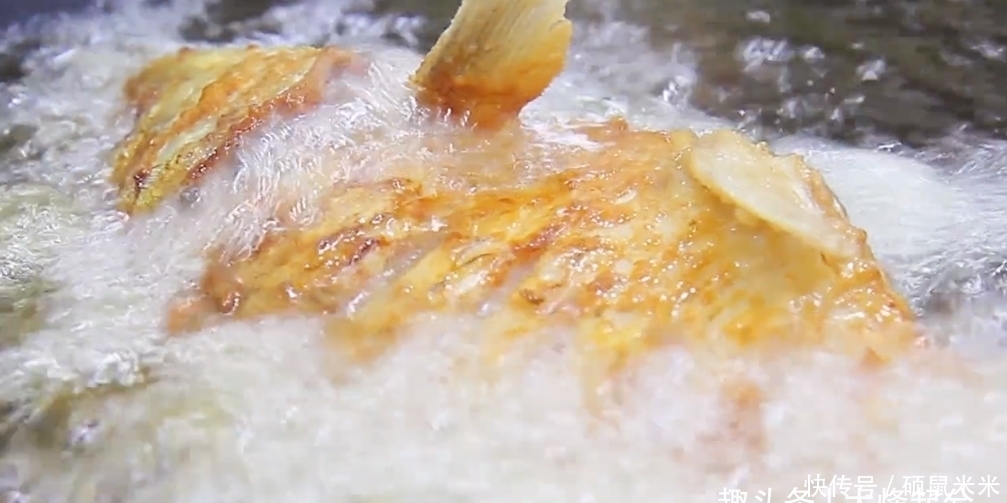 少许|红烧鱼的家常做法,鱼肉鲜嫩入味,解馋又下饭,出锅连汤汁都不剩