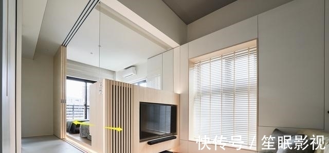 客厅|客厅和南次卧打通融合，清爽开阔，半墙设计重组空间，分出健身区