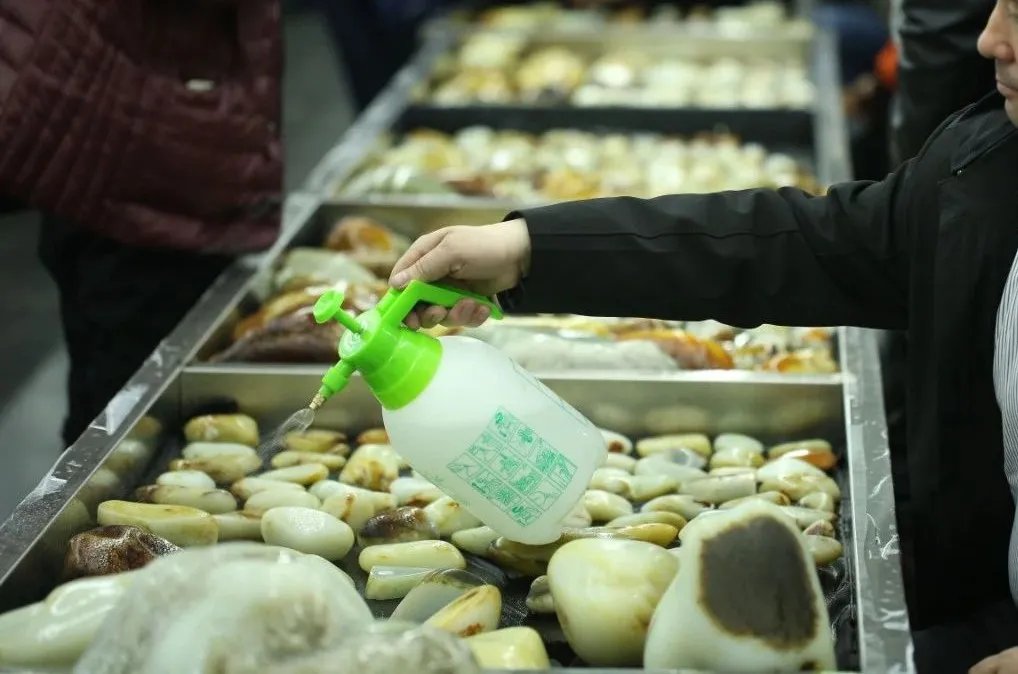 和田巴扎|房价下跌,籽料的价格也开始降了?和田巴扎上的行情成了这样