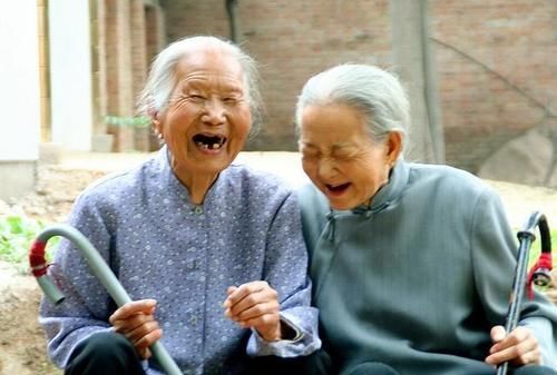 医生|人到底活到多少岁,才算长寿?医生坦言:或这个岁数“刚刚好”!