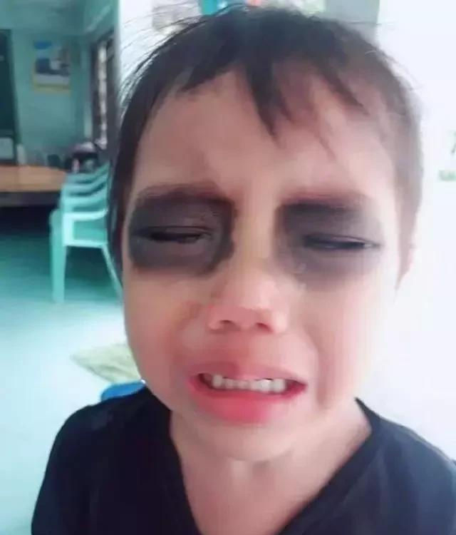 宝妈|小孩沉迷手机怎么办？宝妈简单一招“制敌”，网友：简单又粗暴！