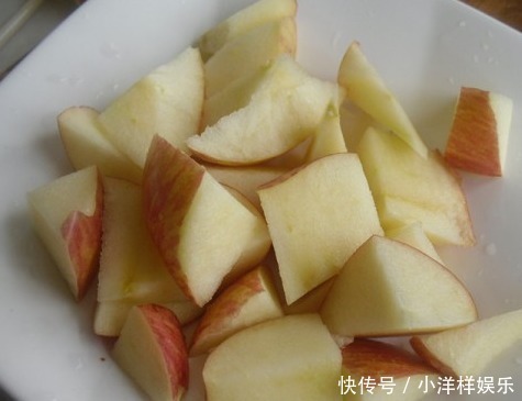 肚子|苹果和此物一起煮,血管畅通了,肚子不鼓了,女性不想显老可试试
