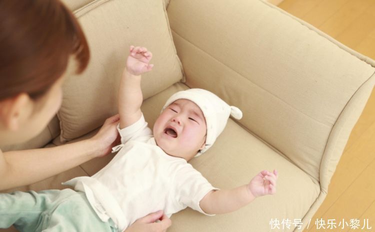 理解|宝宝的4种行为让妈妈很“苦恼”,背后却满含爱意,妈妈却不理解