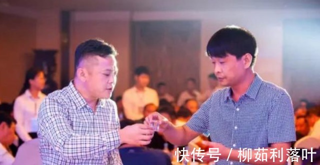 期门穴|57岁大哥喝酒32年，肝脏依旧健康红润，或是因为酒后2件事做得好！