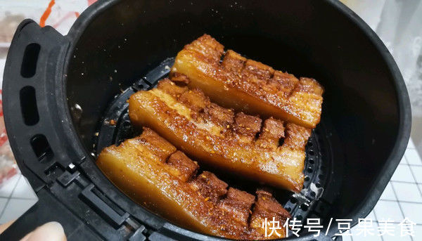 这道脆皮五花肉连续吃了3碗，全家人都一致好评