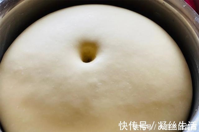 简单而朴素的做法,味道却不普通,最适合新手的烘焙入门面包