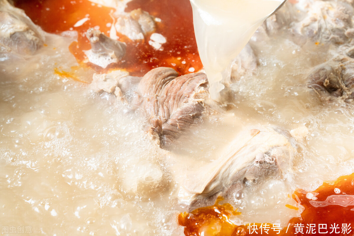 祖传一锅老汤:河南农村1家羊汤馆每天卖30只羊3千个饼子