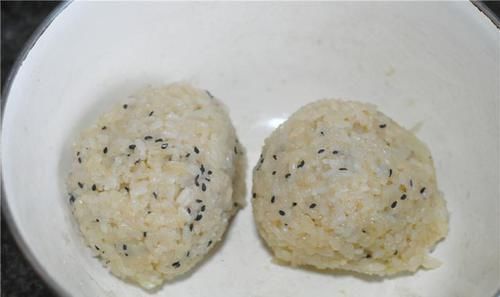 儿子|米饭新做法，儿子着了迷，天天吃不够，5分钟上桌，我特乐意做！