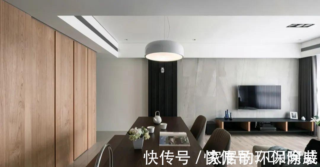 玄关|沙发不靠墙加5㎡收纳区,玄关连餐厅全装柜,100㎡住出豪宅感