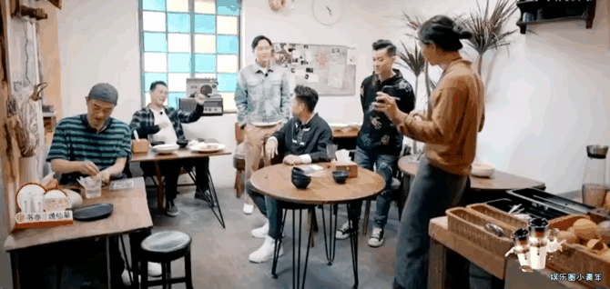 陳小春吃頓860塊的大餐舍不得付賬,表情讓人覺得太精彩