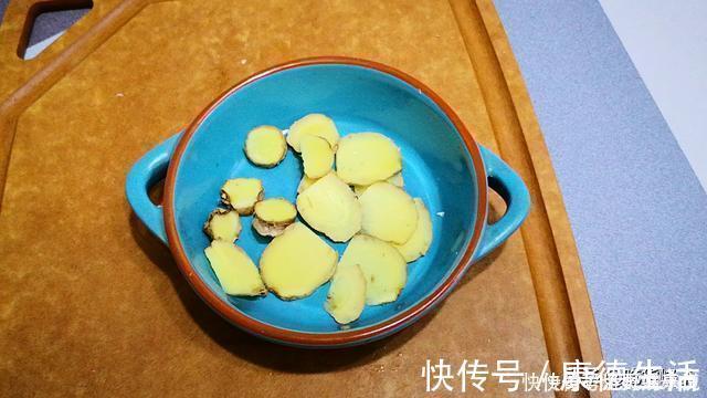 晓峰|炖鸡汤，记住放“1白1黄1红”，炖出的汤汁浓郁不油腻，无腥味