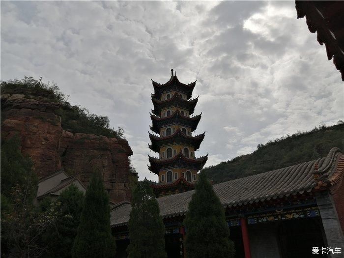 清凉之地龙岩寺，不经意间的偶遇，苍岩山下溪水潺