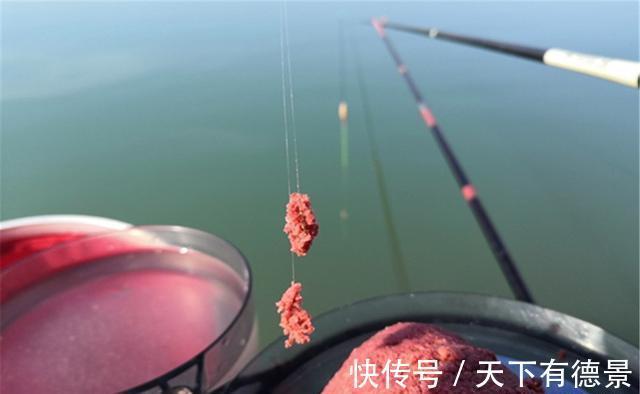 饵料|三伏天大鱼难钓，可以用这种方法钓小翘嘴，拿回家油炸，美滴很