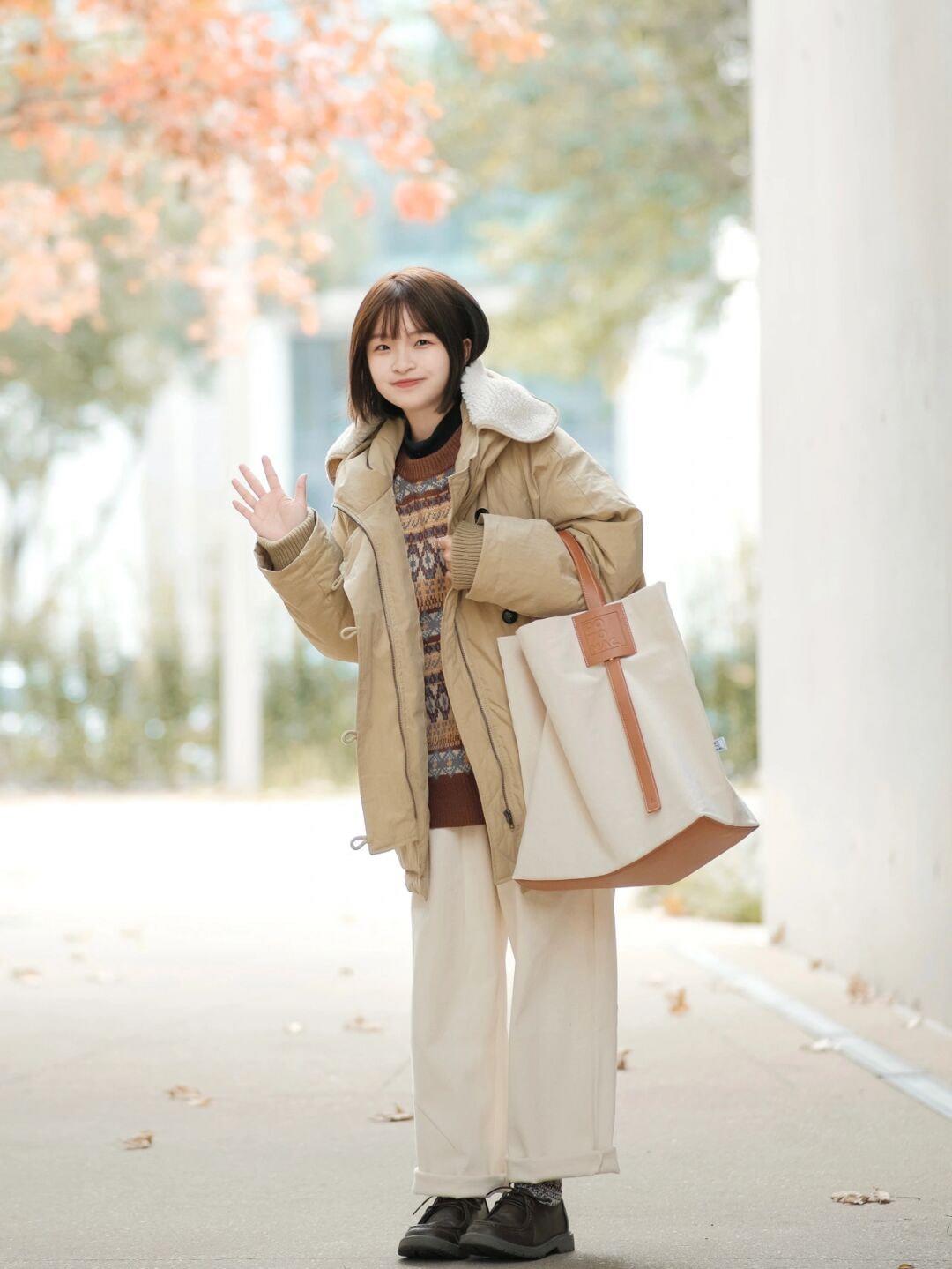 穿搭|冬天怎样穿得温柔又淑女,抽绳毛衣+针织阔腿裤,保暖又时尚!