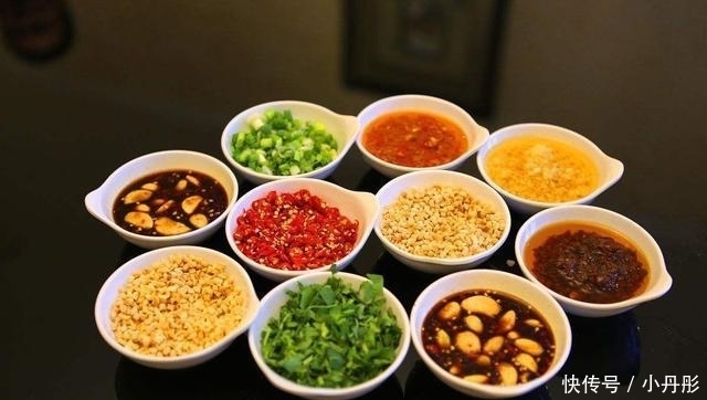 吃火锅时会调的这3种"蘸料"的人, 店老板透露: 肯定是行家!