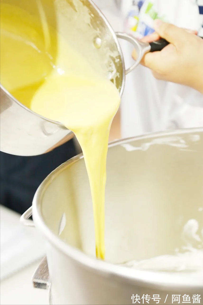 比浮云卷还要嫩的「水果蛋糕卷」，卖疯了！一次成功