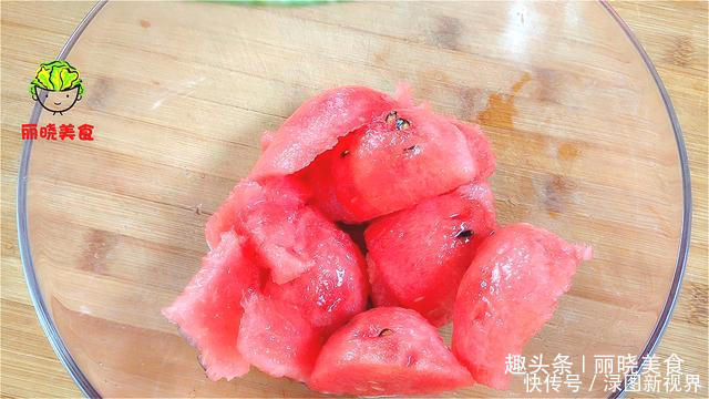  西瓜|西瓜别直接吃了，教你最过瘾吃法，简单又好看，上桌全家都抢着吃