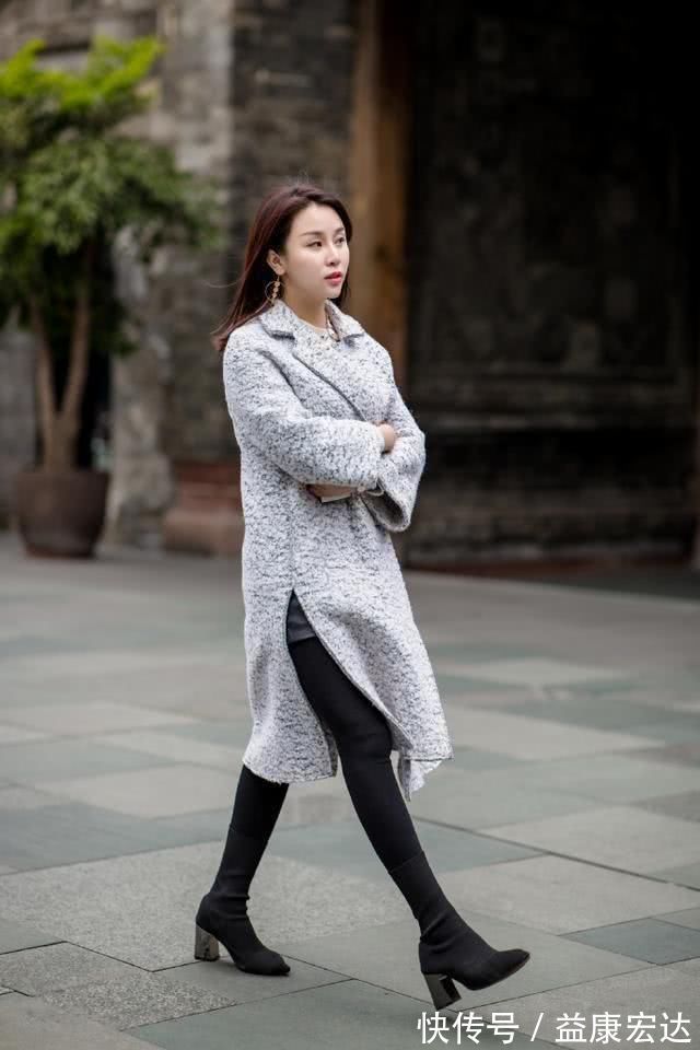 女人味|街拍国色天香的打底裤小姐姐，甜美可爱彰显女人味