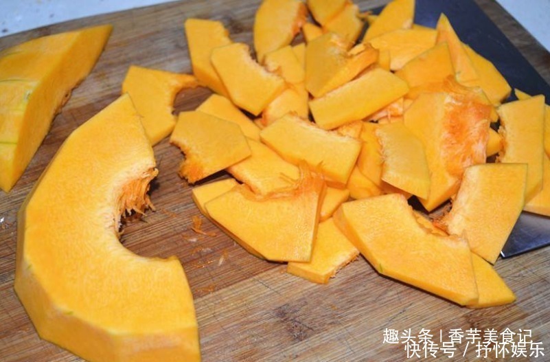 香甜|发面南瓜饼的做法，暄软香甜，当早餐很不错，比面包还好吃