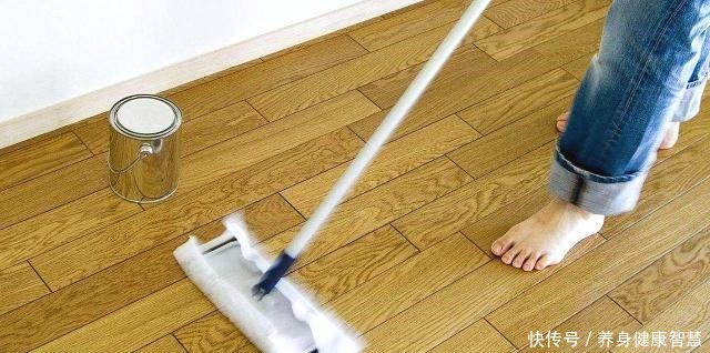 拖地的时候用点这东西,去污快又能杀菌,一星期不拖都能干净整洁!