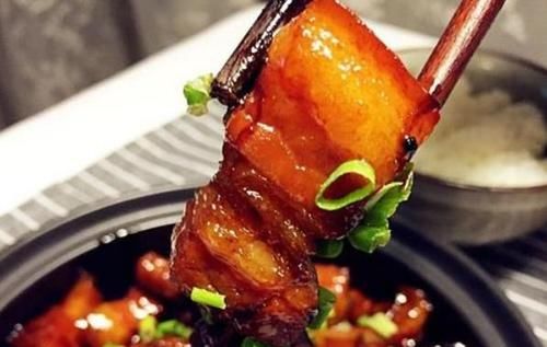 做红烧肉，记住“4个窍门”，做好后肉质软烂不油腻，香味浓
