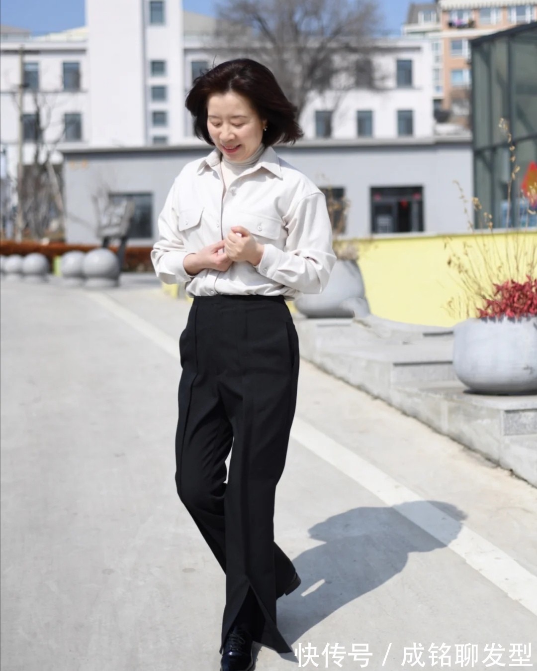 高领衫|会穿的女人不显老,50岁的女人学会这三种搭配,减龄又显优雅美