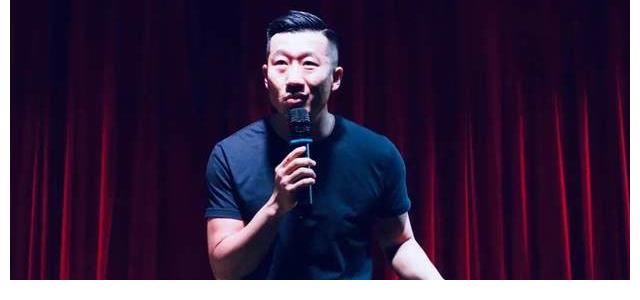 笑果|《脫口秀大會》：假裝抵達真實