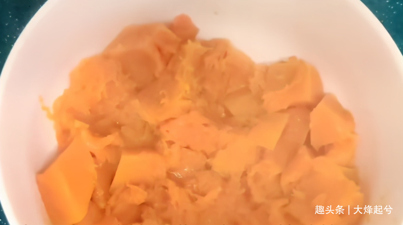 南瓜饼的家常做法，口感软糯香甜，简单易学，早餐给孩子吃