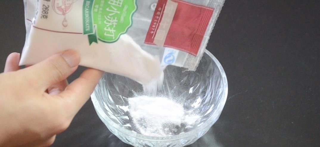 把这2样东西放进马桶里, 马桶不刷也不会脏臭, 看完赶紧去试试