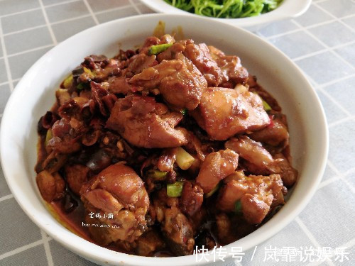 四口人的家常午餐,1荤3素,也就30块,家人吃得很满足