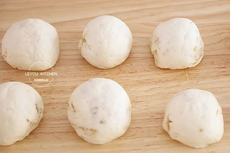 1斤面粉做6个烧饼，不油不腻，平底锅就能做，刚好全家人的早餐