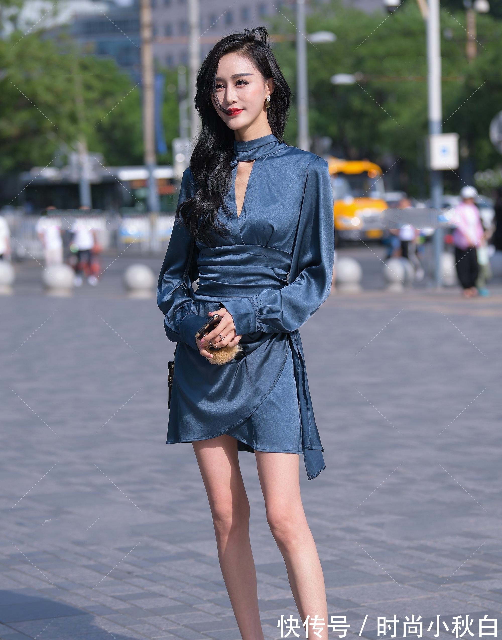 小姐姐 灰蓝色丝质连衣裙短裙,搭配明艳妆发,性感优雅的御姐风