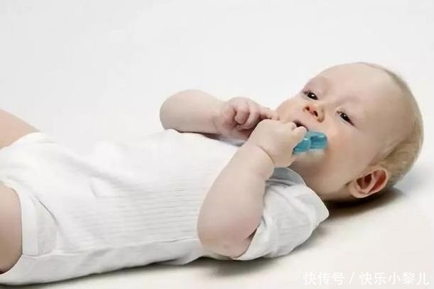 举动|“人类幼崽”多大开始长牙?这三个“讨厌”举动,说明宝宝要长牙