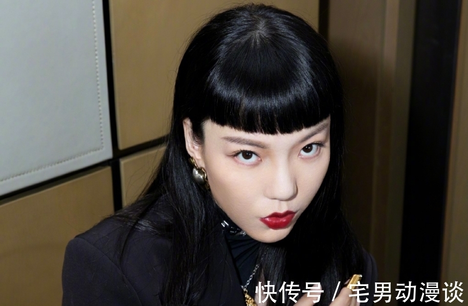 哈林|“巨星”吴莫愁：从代言费1.3亿到县城卖唱，她是资本的牺牲品吗