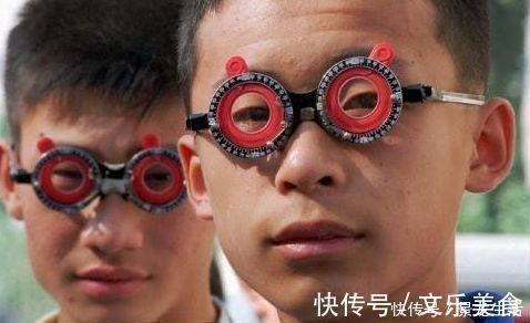 眼镜|从小“近视”和不近视的孩子,长大后颜值有啥区别?过来人:差距
