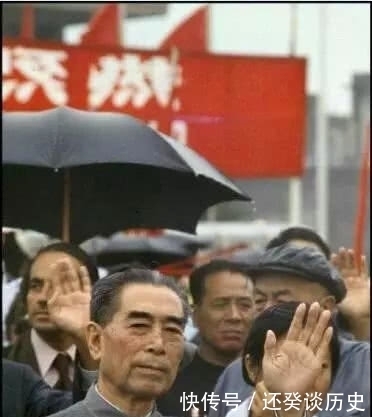 送客|永远都无法“重拍”的彩照,毛主席在天安门上接见李宗仁,周总理淋着雨送客