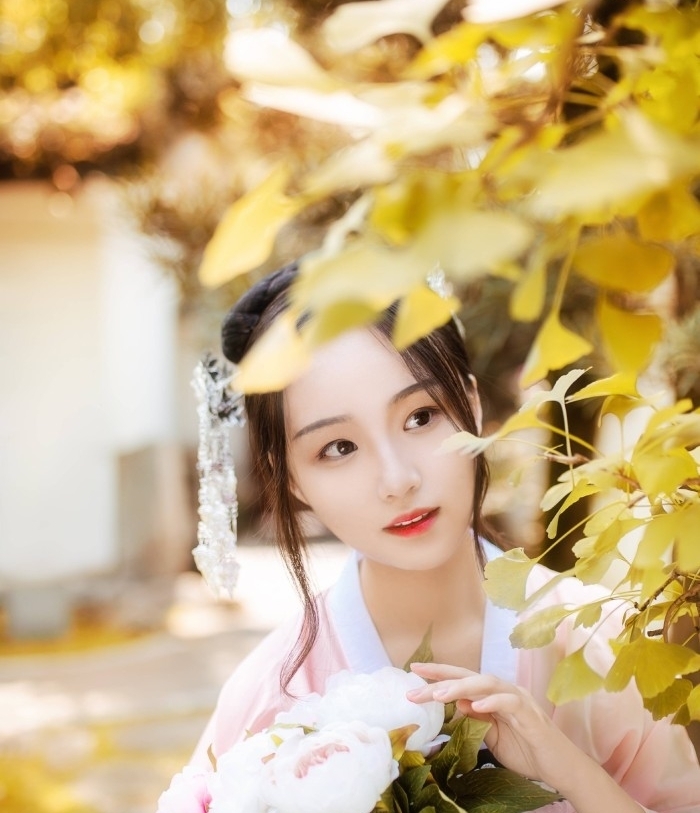 阮梓&《穿书之女配又娇又软》她抱紧神秘人大腿,靠宫斗经验干翻众皇子