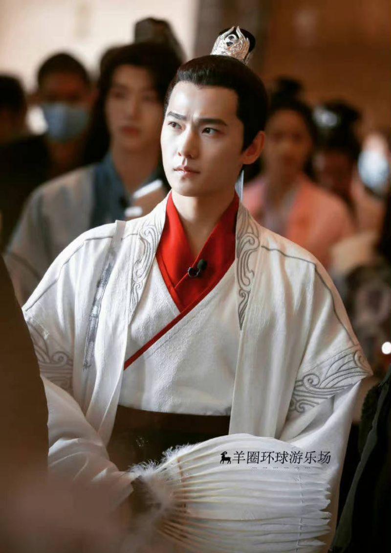 诸葛亮|春游家族COS三国人物!杨洋化身潇洒诸葛亮!关晓彤古装相获好评