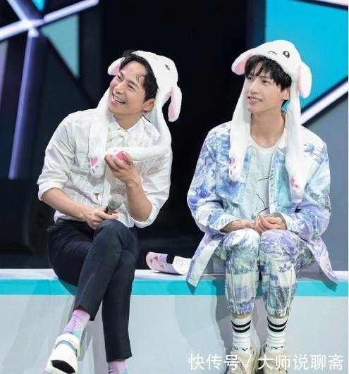 她終于被轟出快樂家族，何老師揮手告別，網(wǎng)友早該走了