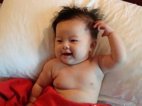 佝偻病|新生儿最怕别人对他做这6个动作,宝宝不会说话,但妈妈要知道!