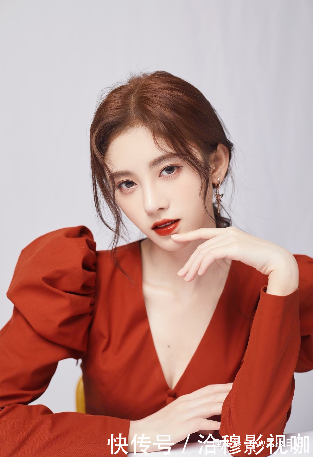 五官|女生坚持做3个动作,五官悄悄变得精致耐看,颜值回春惊艳众人