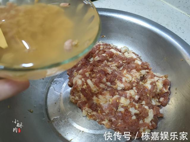 鲜嫩|饺子想要好吃，调馅是关键，饺子店老板教你调馅技巧，鲜嫩多汁