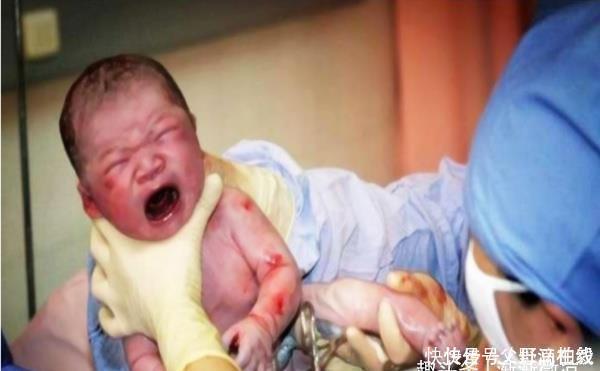 产妇|“医生,能别用产钳吗”,产妇忍痛换跪姿分娩,为母则刚是大爱