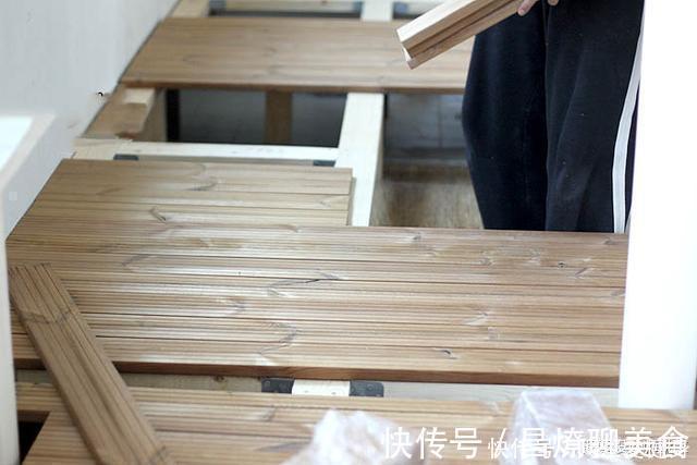 储物空间|以后阳台就学他这样装,抬高30公分,做个甲板地台,啥都能塞里面