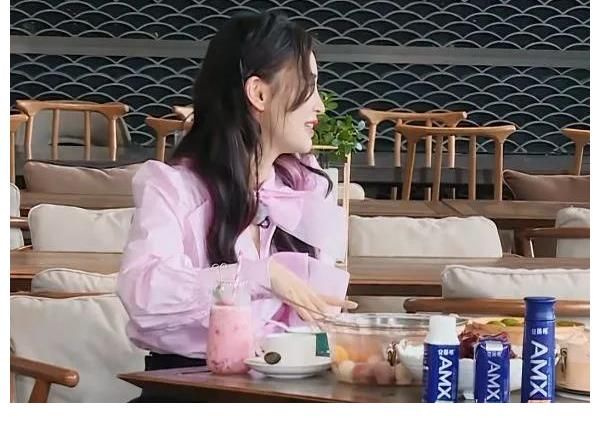 羡慕|baby早餐吃了三碗小馄饨，羡慕怎么吃都不胖的人